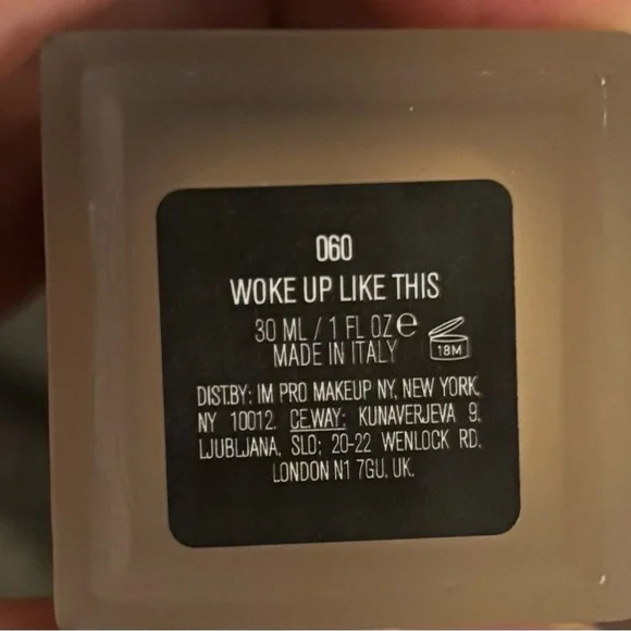 New in box Il Makiage woke up like this flawless base foundation 060 - Picture 3 of 3